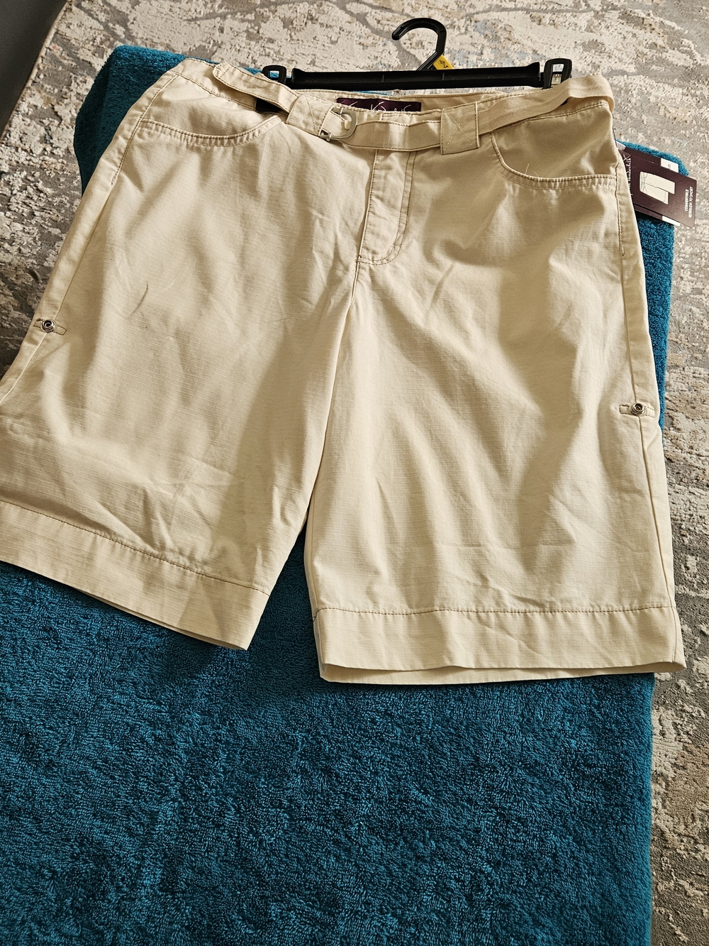 Gloria Vanderbilt Women's Bermuda Short - Picture 9 of 9